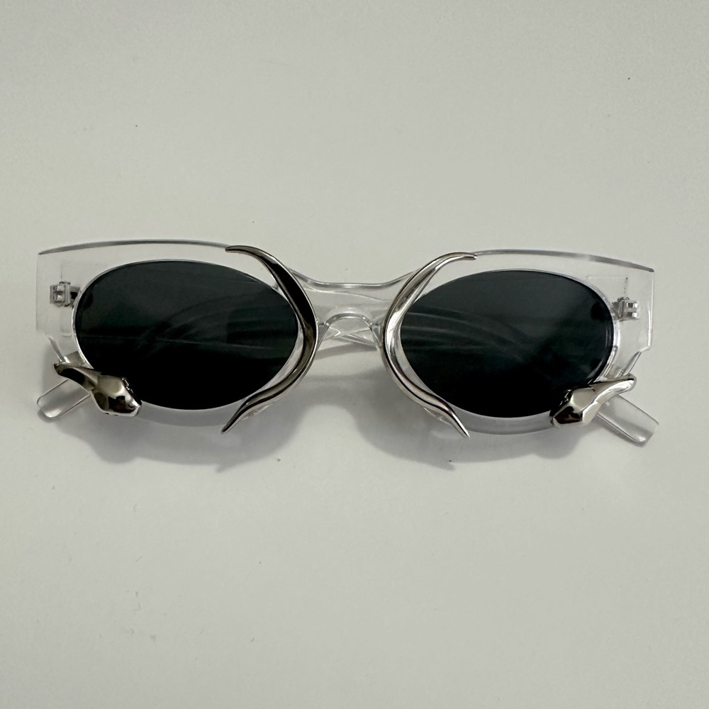 Like New Metal Detailed Sunglasses🔥